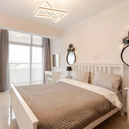 Seaside View 1-bedroom Apartment! Lejlighed *