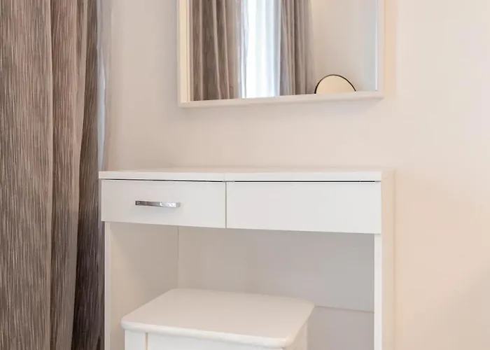 Апартаменты Seaside View 1-bedroom Apartment! *