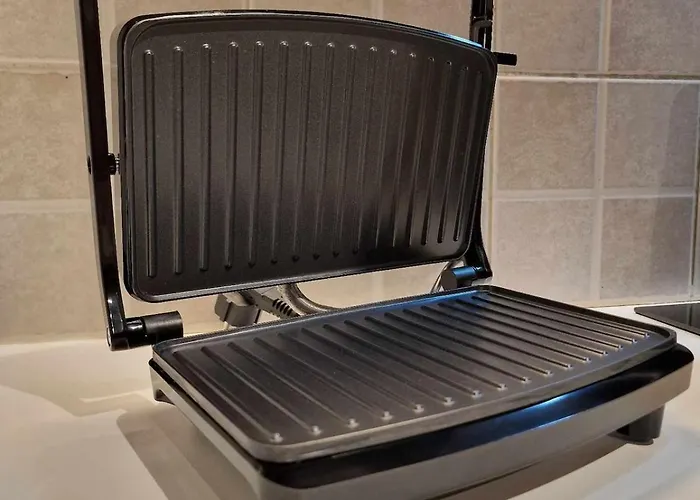 Seaside View 1-bedroom Apartment! Ларнака