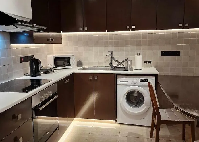 Seaside View 1-bedroom Apartment! לרנקה