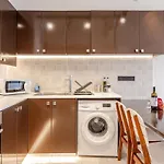 Seaside View 1-bedroom Apartment! لارنكا