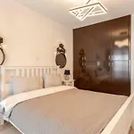 Seaside View 1-bedroom Apartment! *
