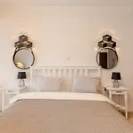 Seaside View 1-bedroom Apartment! *