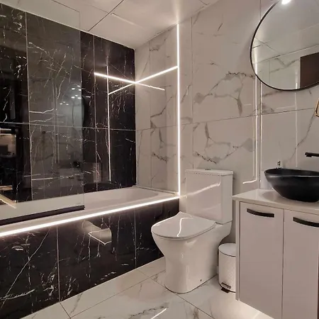 Seaside View 1-bedroom Apartment! לרנקה