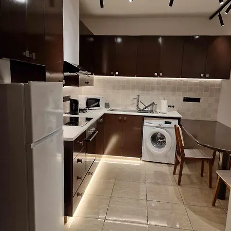 Seaside View 1-bedroom Apartment! דירה לרנקה