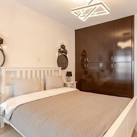 Seaside View 1-bedroom Apartment! *