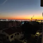 Lägenhet Seaside View 1-bedroom Apartment! Larnaca