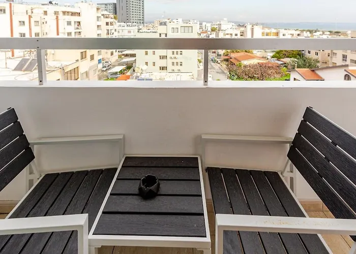 Seaside View 1-bedroom Apartment!